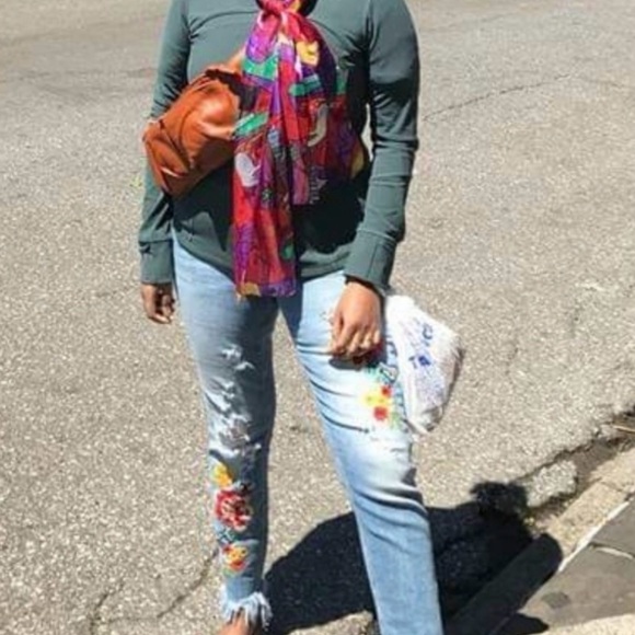 Zara Blue Floral Embroidered Cropped Jeans - Picture 4 of 4